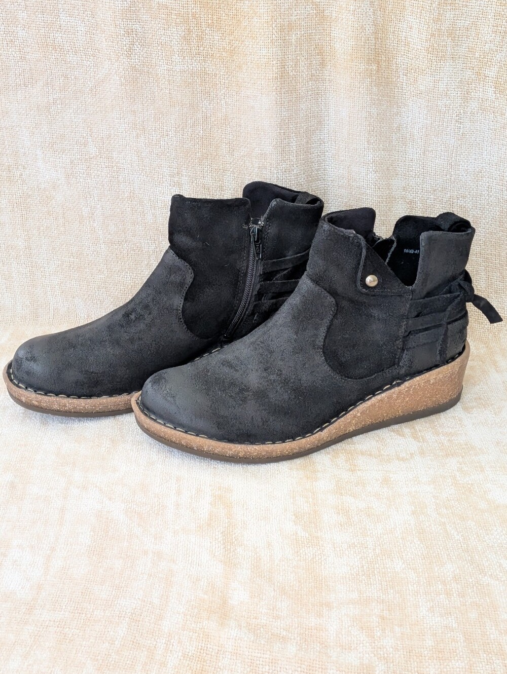 BORN Vaughn Black Distressed Leather Suede Zipper Wedge Heel Ankle Boots Women's